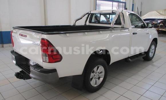 Tenga Tsaru Toyota Hilux Chena Mota in Beitbridge in Matabeleland South Tenga Tsaru Toyota Hilux Chena Mota in Beitbridge in Matabeleland South