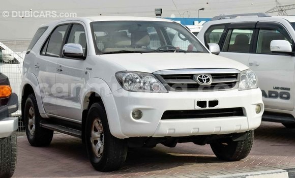 Acheter Import Voiture Toyota Fortuner Blanc à Import - Dubai, Harare Acheter Import Voiture Toyota Fortuner Blanc à Import - Dubai, Harare