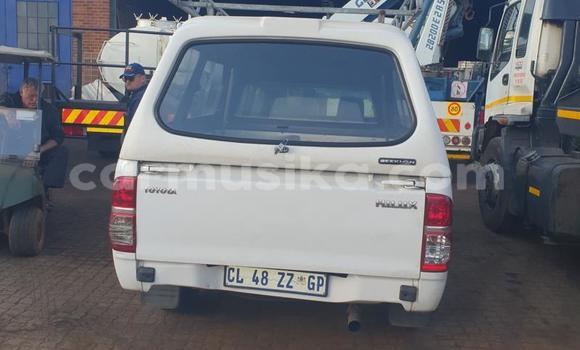 Tenga Tsaru Toyota Hilux Chena Mota in Beitbridge in Matabeleland South Tenga Tsaru Toyota Hilux Chena Mota in Beitbridge in Matabeleland South