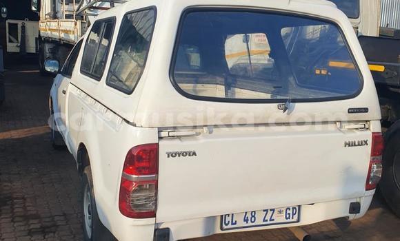 Tenga Tsaru Toyota Hilux Chena Mota in Beitbridge in Matabeleland South Tenga Tsaru Toyota Hilux Chena Mota in Beitbridge in Matabeleland South