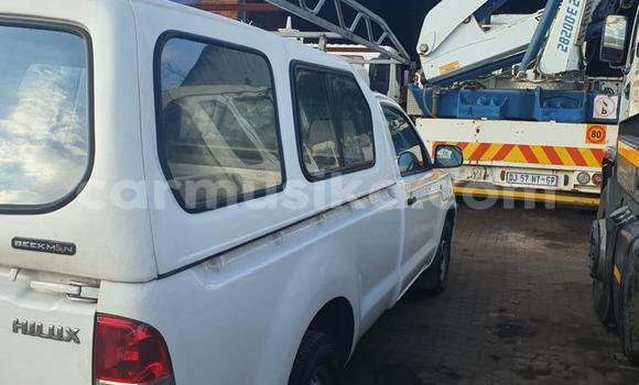 Tenga Tsaru Toyota Hilux Chena Mota in Beitbridge in Matabeleland South Tenga Tsaru Toyota Hilux Chena Mota in Beitbridge in Matabeleland South