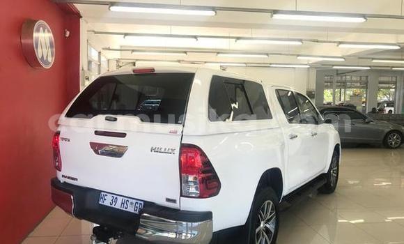 Acheter Occasion Voiture Toyota Hilux Blanc à Bulawayo, Bulawayo Acheter Occasion Voiture Toyota Hilux Blanc à Bulawayo, Bulawayo