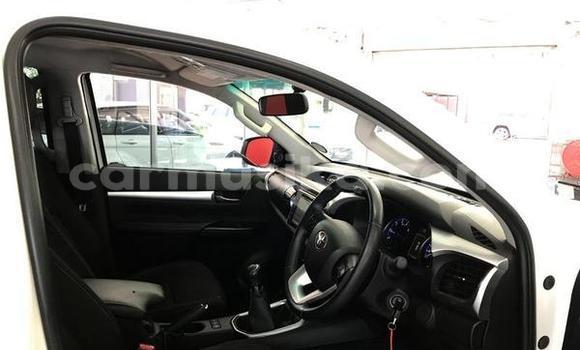 Acheter Occasion Voiture Toyota Hilux Blanc à Bulawayo, Bulawayo Acheter Occasion Voiture Toyota Hilux Blanc à Bulawayo, Bulawayo