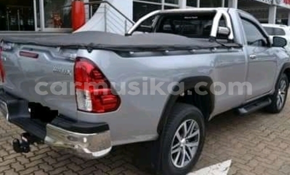 Buy Used Toyota Hilux White Car in Beitbridge in Matabeleland South Buy Used Toyota Hilux White Car in Beitbridge in Matabeleland South