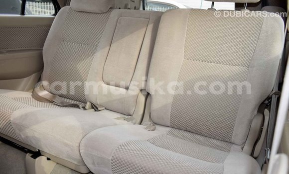 Acheter Import Voiture Toyota Fortuner Blanc à Import - Dubai, Harare Acheter Import Voiture Toyota Fortuner Blanc à Import - Dubai, Harare