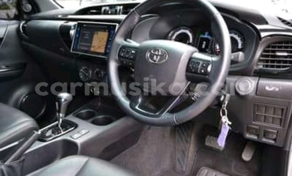 Buy Used Toyota Hilux White Car in Beitbridge in Matabeleland South Buy Used Toyota Hilux White Car in Beitbridge in Matabeleland South