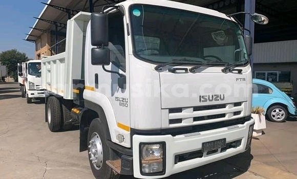 Buy Used Isuzu Elf White Truck in Chimanimani in Manicaland Buy Used Isuzu Elf White Truck in Chimanimani in Manicaland
