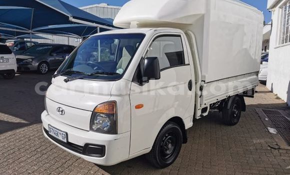 Nunua Ilio tumika Hyundai H1 Nyeupe Gari ndani ya Harare nchini Harare