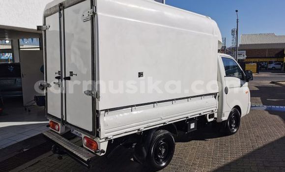 Tenga Tsaru Hyundai H1 Chena Mota in Harare in Harare Tenga Tsaru Hyundai H1 Chena Mota in Harare in Harare