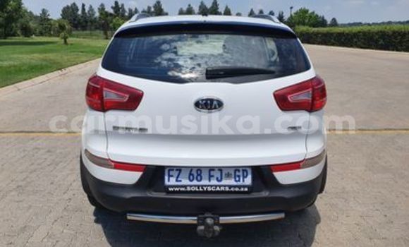 Nunua Ilio tumika Kia Sportage Nyeupe Gari ndani ya Bulawayo nchini Bulawayo Nunua Ilio tumika Kia Sportage Nyeupe Gari ndani ya Bulawayo nchini Bulawayo