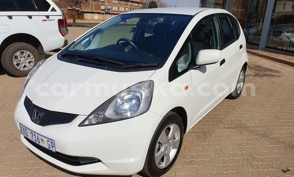 Buy Used Honda Jazz White Car in Harare in Harare