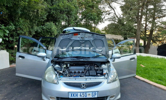 Acheter Occasion Voiture Honda Jazz Gris à Beitbridge, Matabeleland South Acheter Occasion Voiture Honda Jazz Gris à Beitbridge, Matabeleland South