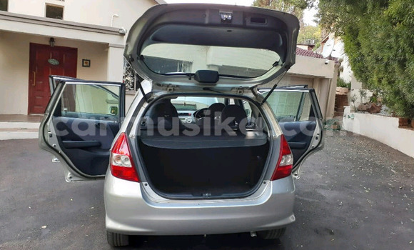 Acheter Occasion Voiture Honda Jazz Gris à Beitbridge, Matabeleland South Acheter Occasion Voiture Honda Jazz Gris à Beitbridge, Matabeleland South