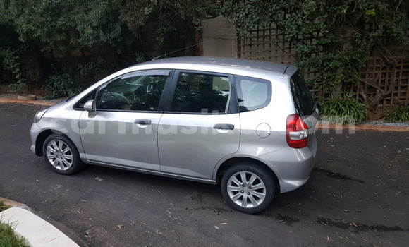 Acheter Occasion Voiture Honda Jazz Gris à Beitbridge, Matabeleland South Acheter Occasion Voiture Honda Jazz Gris à Beitbridge, Matabeleland South