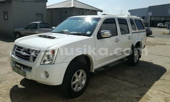 Buy Used Isuzu KB White Car in Beitbridge in Matabeleland South Buy Used Isuzu KB White Car in Beitbridge in Matabeleland South