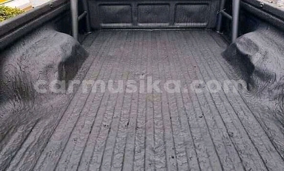 Tenga Tsaru Toyota Hilux Chena Mota in Harare in Harare Tenga Tsaru Toyota Hilux Chena Mota in Harare in Harare