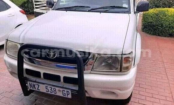 Tenga Tsaru Toyota Hilux Chena Mota in Harare in Harare Tenga Tsaru Toyota Hilux Chena Mota in Harare in Harare