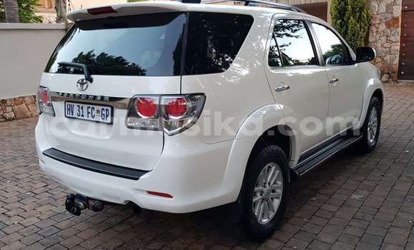 Acheter Occasion Voiture Toyota Fortuner Blanc à Beitbridge, Matabeleland South Acheter Occasion Voiture Toyota Fortuner Blanc à Beitbridge, Matabeleland South