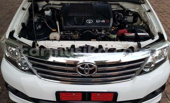 Acheter Occasion Voiture Toyota Fortuner Blanc à Beitbridge, Matabeleland South Acheter Occasion Voiture Toyota Fortuner Blanc à Beitbridge, Matabeleland South