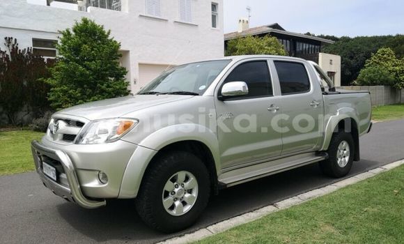 Nunua Ilio tumika Toyota Hilux Fedha Gari ndani ya Gweru nchini Midlands