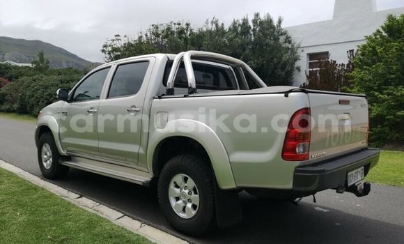 Nunua Ilio tumika Toyota Hilux Fedha Gari ndani ya Gweru nchini Midlands Nunua Ilio tumika Toyota Hilux Fedha Gari ndani ya Gweru nchini Midlands