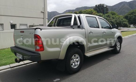 Nunua Ilio tumika Toyota Hilux Fedha Gari ndani ya Gweru nchini Midlands Nunua Ilio tumika Toyota Hilux Fedha Gari ndani ya Gweru nchini Midlands