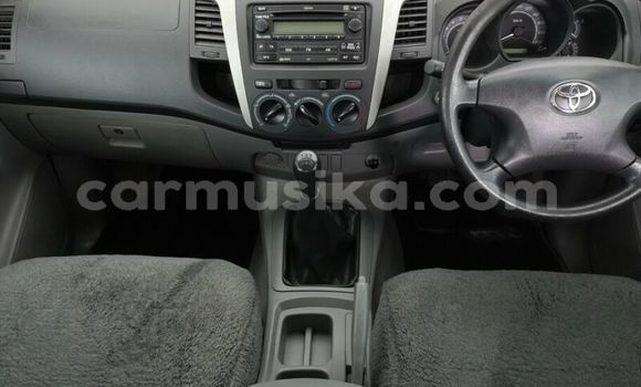 Nunua Ilio tumika Toyota Hilux Fedha Gari ndani ya Gweru nchini Midlands Nunua Ilio tumika Toyota Hilux Fedha Gari ndani ya Gweru nchini Midlands