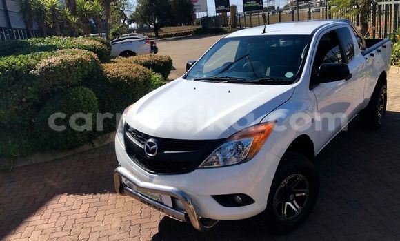 Nunua Ilio tumika Mazda BT-50 Nyeupe Gari ndani ya Beitbridge nchini Matabeleland Kusini