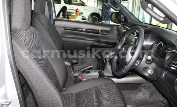 Tenga Tsaru Toyota Hilux Zvimwe Mota in Beitbridge in Matabeleland South Tenga Tsaru Toyota Hilux Zvimwe Mota in Beitbridge in Matabeleland South