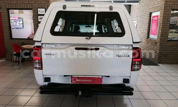 Buy Used Toyota Hilux White Car in Beitbridge in Matabeleland South Buy Used Toyota Hilux White Car in Beitbridge in Matabeleland South