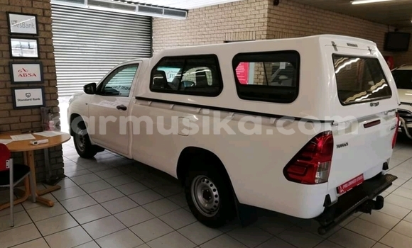 Buy Used Toyota Hilux White Car in Beitbridge in Matabeleland South Buy Used Toyota Hilux White Car in Beitbridge in Matabeleland South