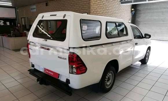 Buy Used Toyota Hilux White Car in Beitbridge in Matabeleland South Buy Used Toyota Hilux White Car in Beitbridge in Matabeleland South
