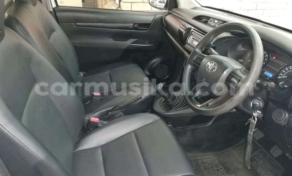 Buy Used Toyota Hilux White Car in Beitbridge in Matabeleland South Buy Used Toyota Hilux White Car in Beitbridge in Matabeleland South