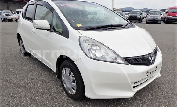 Buy Used Honda Fit White Car In Harare In Harare Carmusika