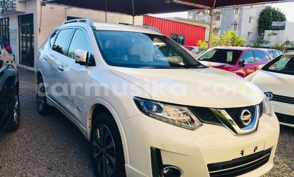 Buy Used Nissan X–Trail White Car in Harare in Harare
