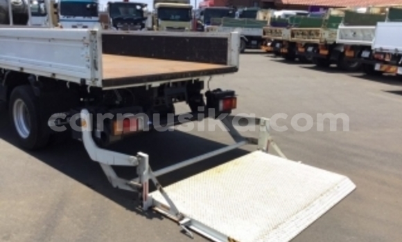 Buy Used Isuzu Elf White Truck in Beitbridge in Matabeleland South Buy Used Isuzu Elf White Truck in Beitbridge in Matabeleland South