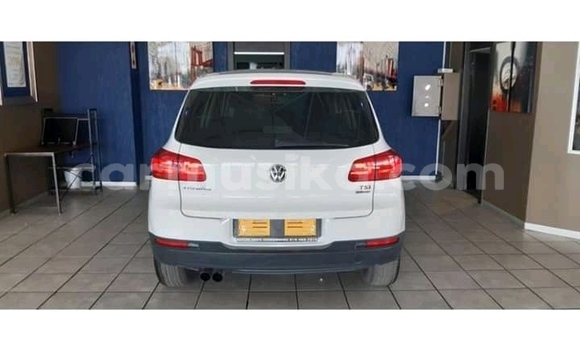 Acheter Occasion Voiture Volkswagen Caddy Blanc à Beitbridge, Matabeleland South Acheter Occasion Voiture Volkswagen Caddy Blanc à Beitbridge, Matabeleland South