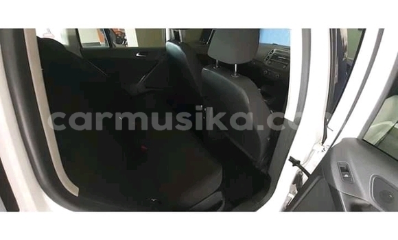 Acheter Occasion Voiture Volkswagen Caddy Blanc à Beitbridge, Matabeleland South Acheter Occasion Voiture Volkswagen Caddy Blanc à Beitbridge, Matabeleland South