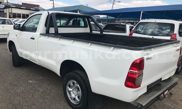 Tenga Tsaru Toyota Hilux Chena Mota in Gweru in Midlands Tenga Tsaru Toyota Hilux Chena Mota in Gweru in Midlands