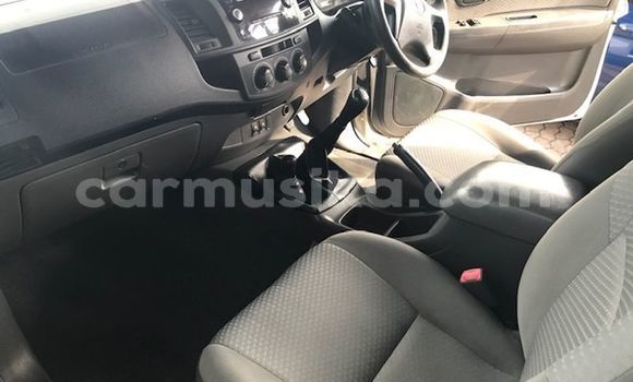 Tenga Tsaru Toyota Hilux Chena Mota in Gweru in Midlands Tenga Tsaru Toyota Hilux Chena Mota in Gweru in Midlands