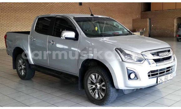 Nunua Ilio tumika Isuzu KB Fedha Gari ndani ya Gweru nchini Midlands Nunua Ilio tumika Isuzu KB Fedha Gari ndani ya Gweru nchini Midlands