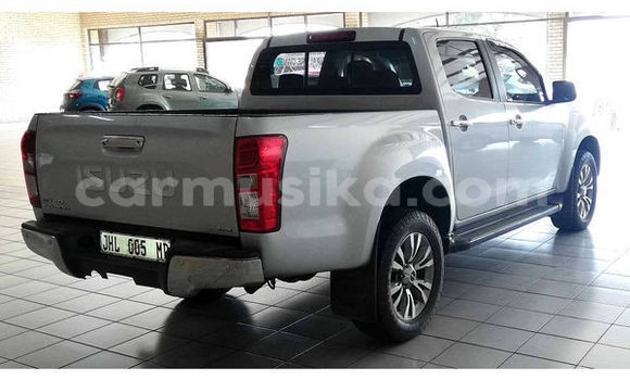 Tenga Tsaru Isuzu KB Sirivha Mota in Gweru in Midlands Tenga Tsaru Isuzu KB Sirivha Mota in Gweru in Midlands