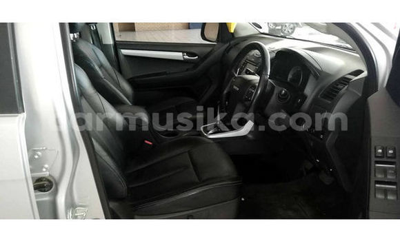 Tenga Tsaru Isuzu KB Sirivha Mota in Gweru in Midlands Tenga Tsaru Isuzu KB Sirivha Mota in Gweru in Midlands