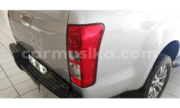 Tenga Tsaru Isuzu KB Sirivha Mota in Gweru in Midlands Tenga Tsaru Isuzu KB Sirivha Mota in Gweru in Midlands