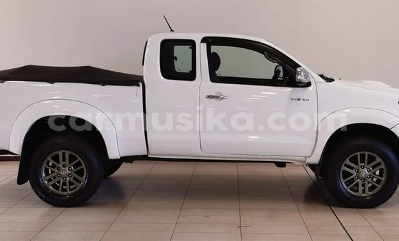 Tenga Tsaru Toyota Hilux Chena Mota in Beitbridge in Matabeleland South Tenga Tsaru Toyota Hilux Chena Mota in Beitbridge in Matabeleland South