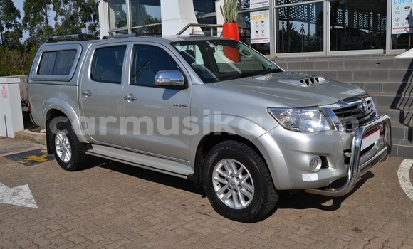 Nunua Ilio tumika Toyota Hilux Fedha Gari ndani ya Beitbridge nchini Matabeleland Kusini