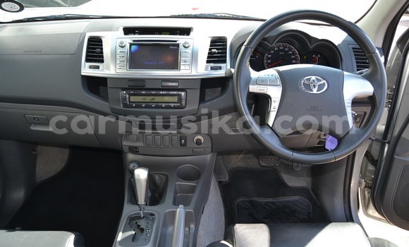 Nunua Ilio tumika Toyota Hilux Fedha Gari ndani ya Beitbridge nchini Matabeleland Kusini Nunua Ilio tumika Toyota Hilux Fedha Gari ndani ya Beitbridge nchini Matabeleland Kusini