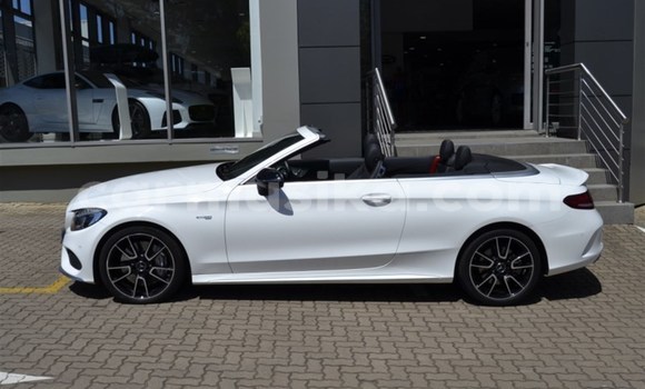 Tenga Tsaru Mercedes‒Benz C–Class Chena Mota in Beitbridge in Matabeleland South Tenga Tsaru Mercedes‒Benz C–Class Chena Mota in Beitbridge in Matabeleland South