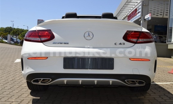 Tenga Tsaru Mercedes‒Benz C–Class Chena Mota in Beitbridge in Matabeleland South Tenga Tsaru Mercedes‒Benz C–Class Chena Mota in Beitbridge in Matabeleland South