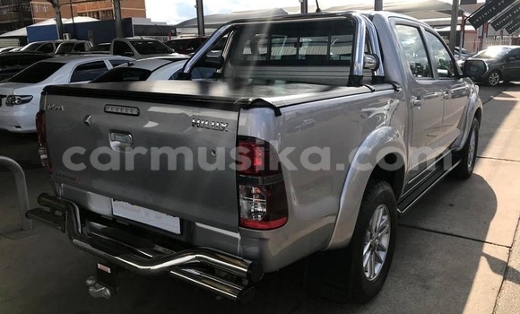 Tenga Tsaru Toyota Hilux Sirivha Mota in Beitbridge in Matabeleland South Tenga Tsaru Toyota Hilux Sirivha Mota in Beitbridge in Matabeleland South